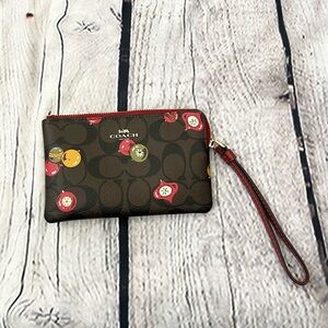 NWOT COACH HOLIDAY WRISTLET
